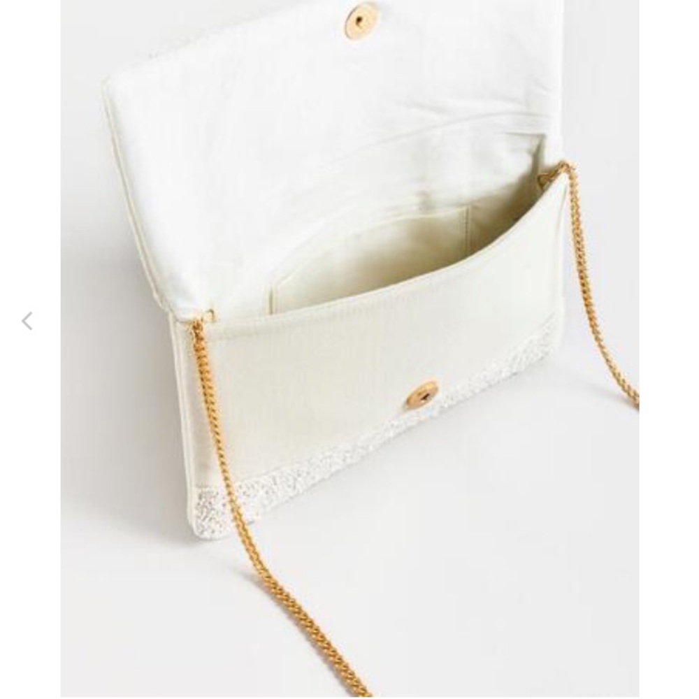 BRIDE in beaded gold and silver letters as a shoulder bag with the chain strap.